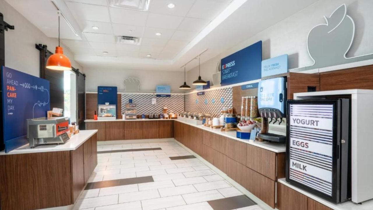 Holiday Inn Express & Suites - Nashville Metrocenter Downtown By Ihg Exterior foto